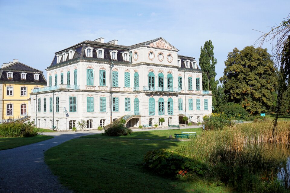 Residence building architecture