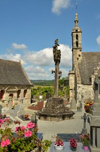 Grave tombstone ossuary