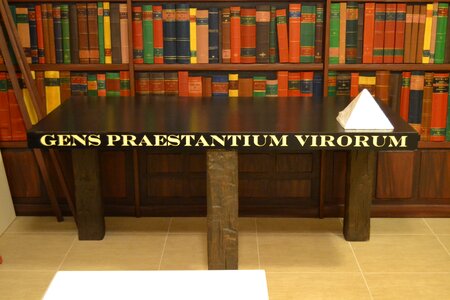 Library book should latin