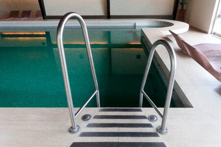 Entry swim water
