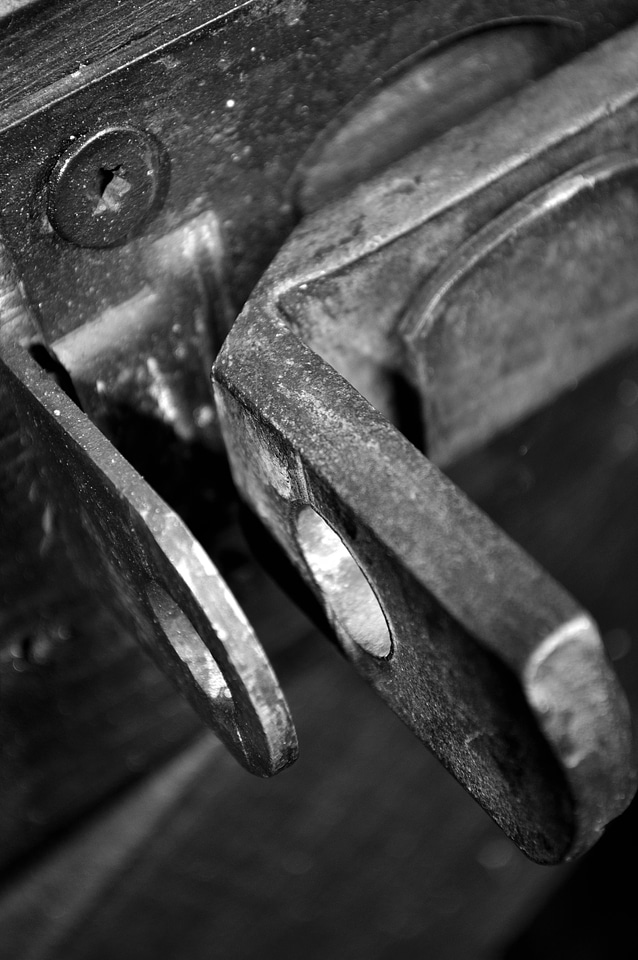 Close closed metal
