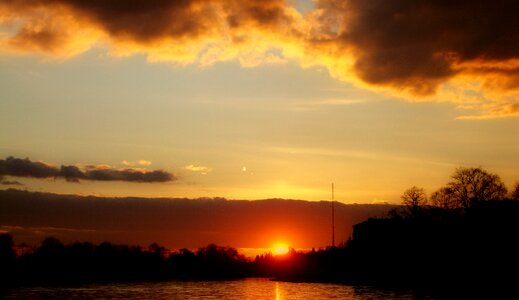 The backlight orange sky the sun
