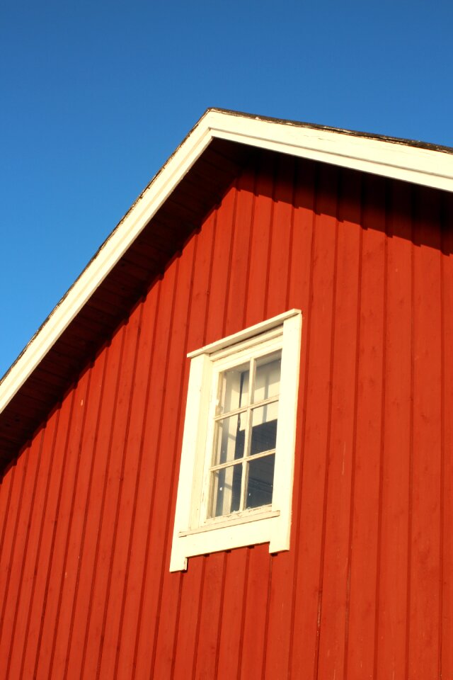 The clear board wooden house