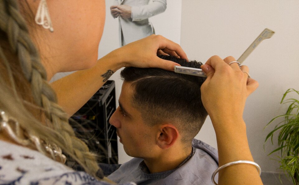 Hairdresser hair cut razor