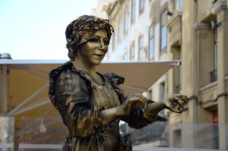 Lisbon live statue tourism