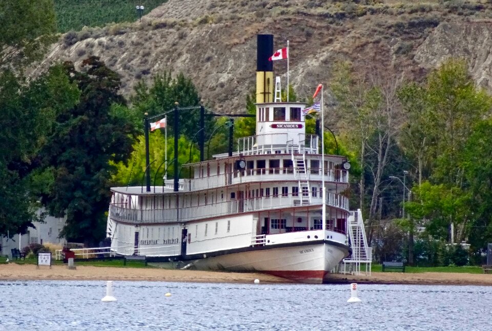 Vessel ship transport