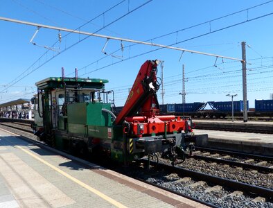 Crane rails locomotive