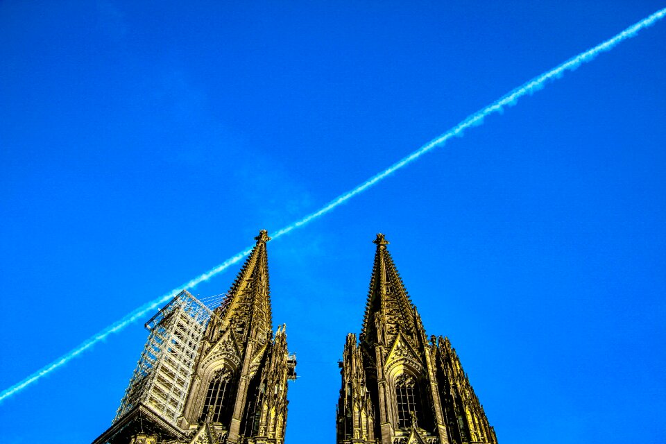 Cologne sky plane trace