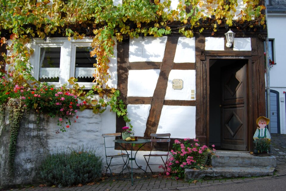 Home truss inviting