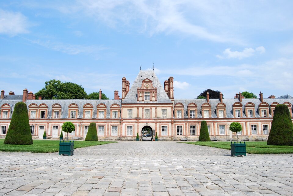 Imposing symmetrical historically