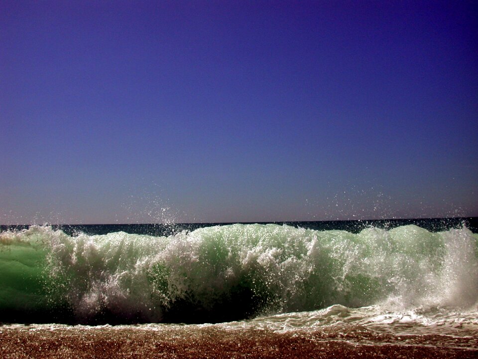 Holiday coast waves