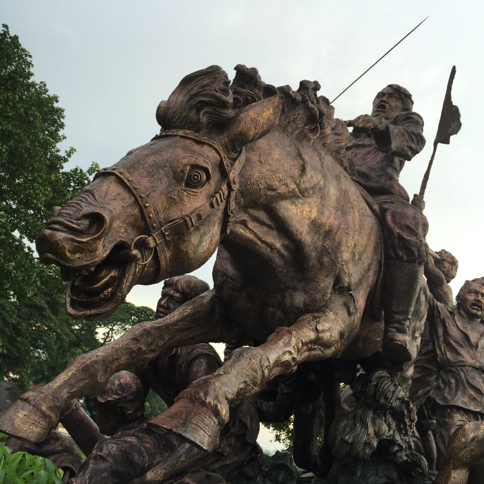 Statue history monument