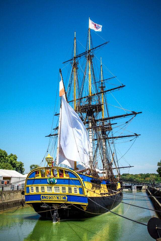 Sea stern frigate hermione