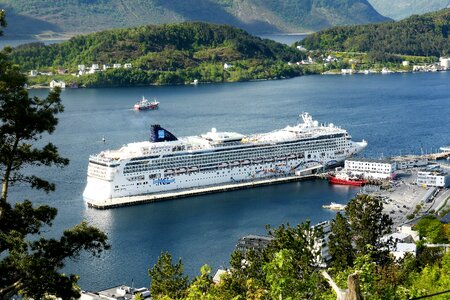 Cruise ship bay quay