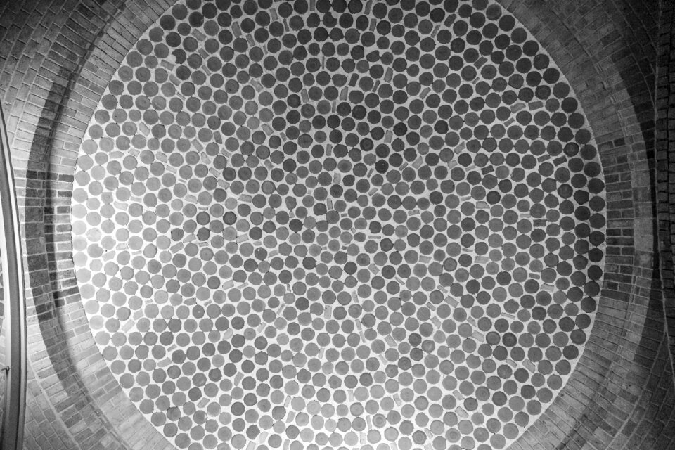 Circle symmetrical ceiling