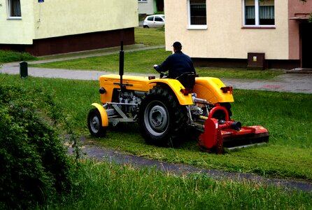 Mowing mow grass