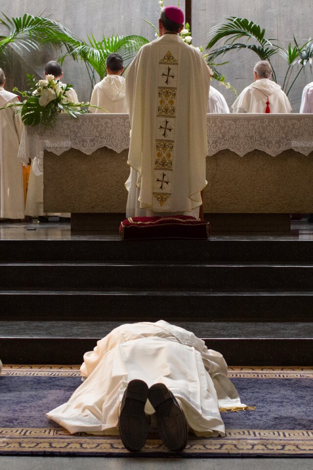 Bishop mass prostration
