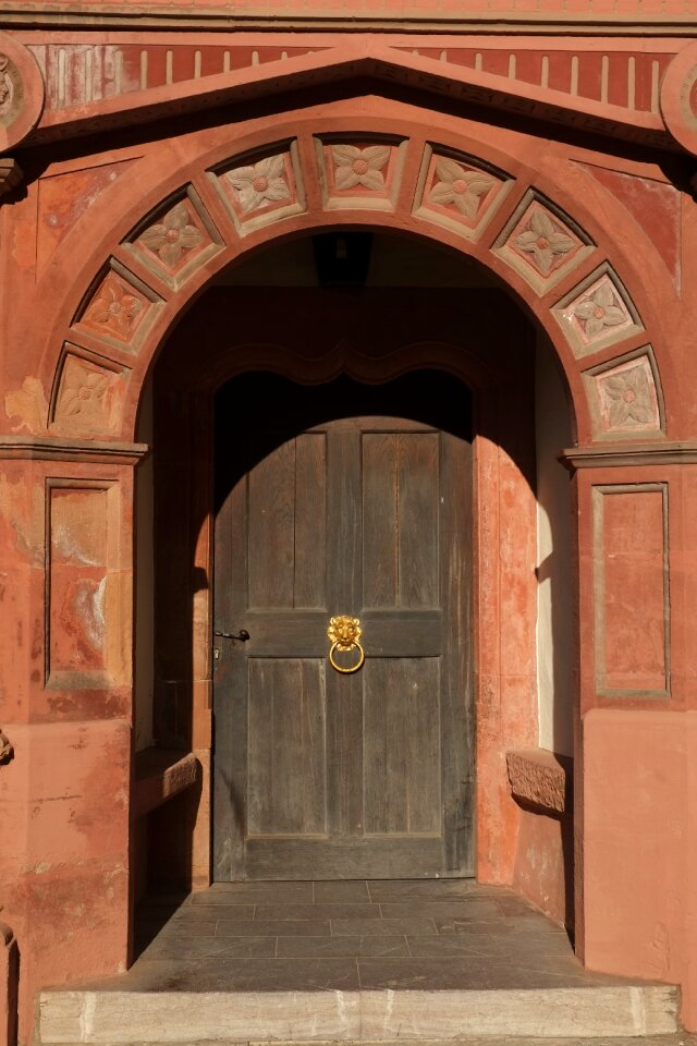 Architecture portal ornament