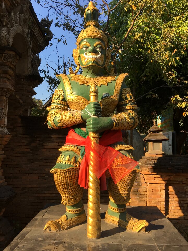 Statue asia figure