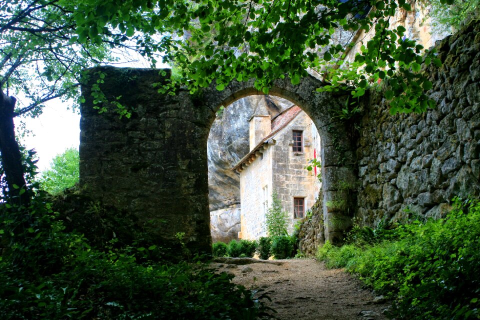 Périgord stronghold of reignac castle