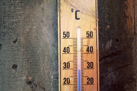 Scale aussentempteratur wooden thermometer photo