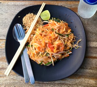 Eat pad thai asia