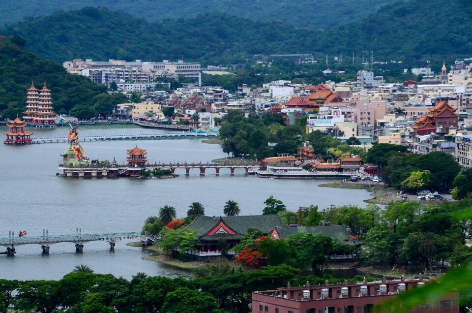 Building bridge left 營 蓮 chi tan
