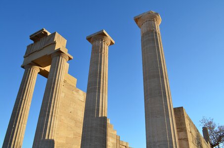 Finds ancient greeks columns