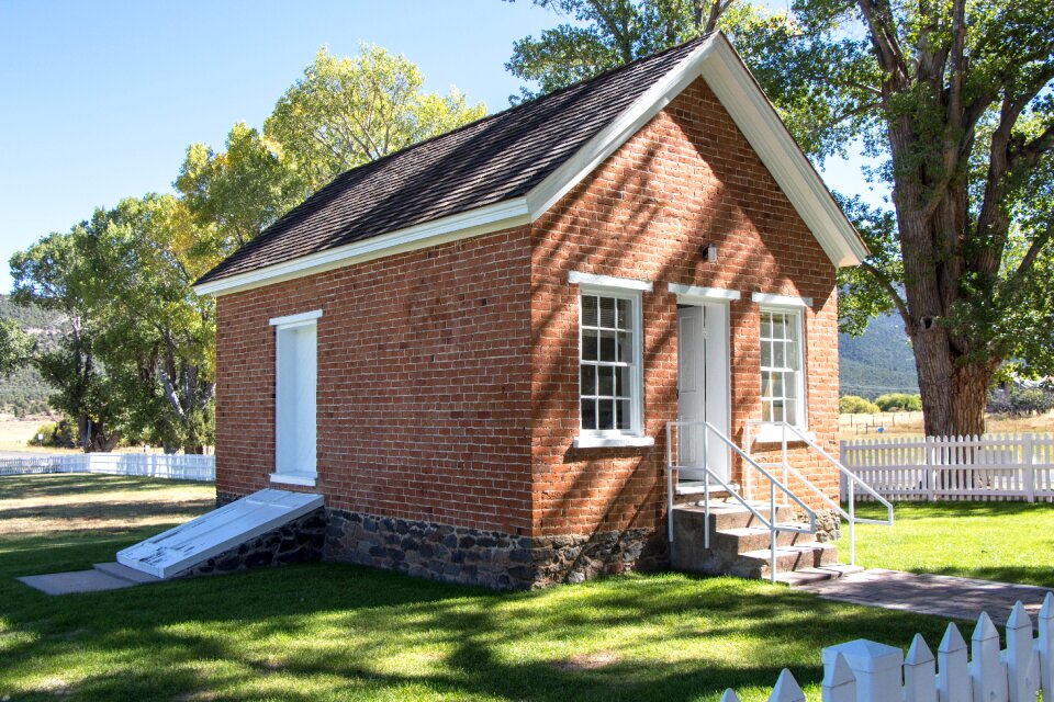 Building root cellar pine valley