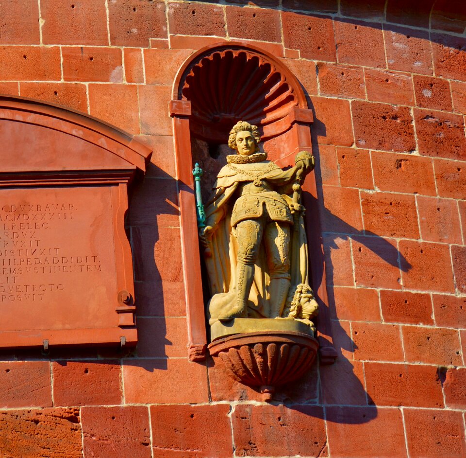 Statue germany building
