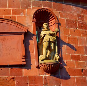 Statue germany building
