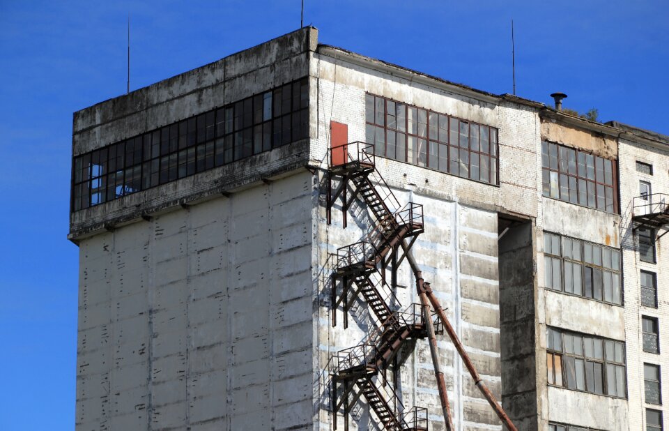 Industrial structure industry