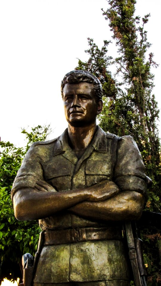 Sculpture monument eoka