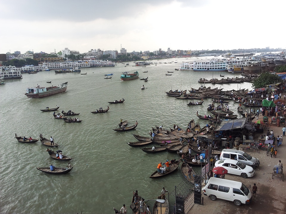 Buriganga river people asia