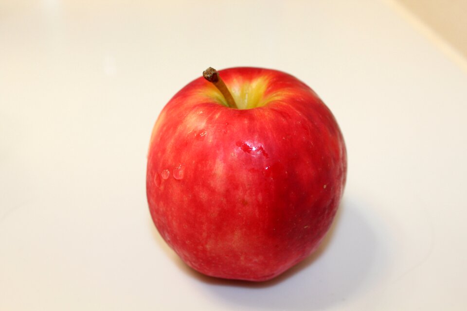 Ringo fruit table