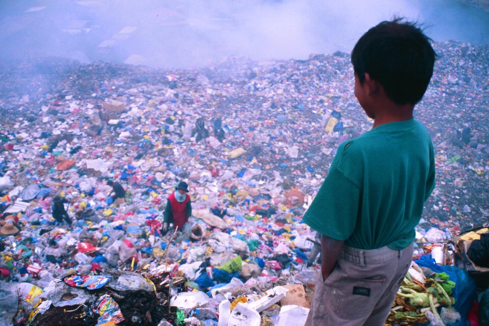 Phillipines junkyard 2004