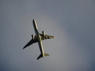 Flying passenger aircraft aviation photo