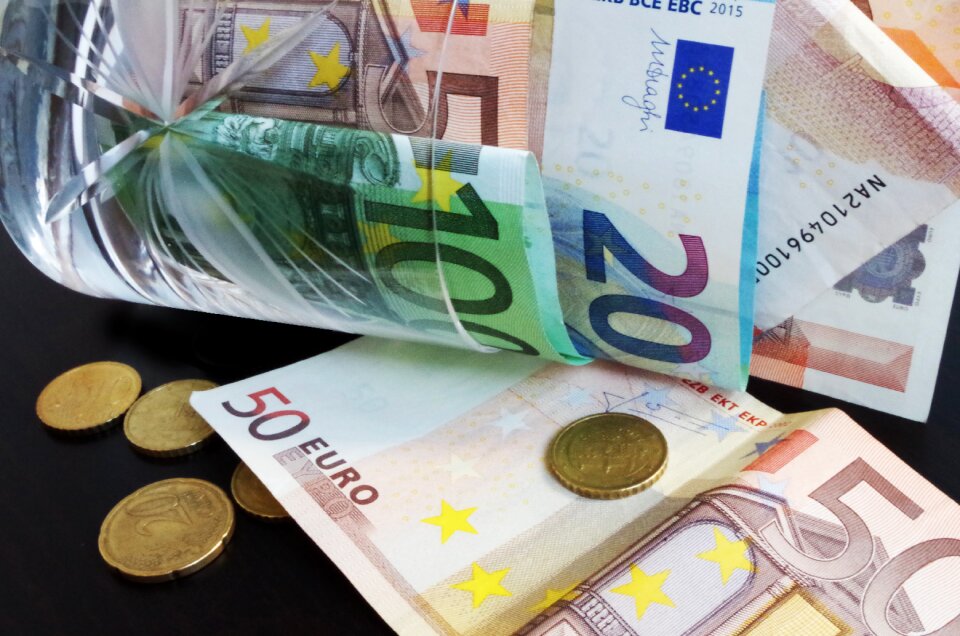 Investor money euros