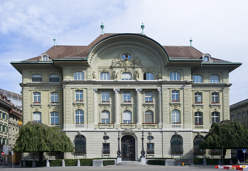 Switzerland independent central bank