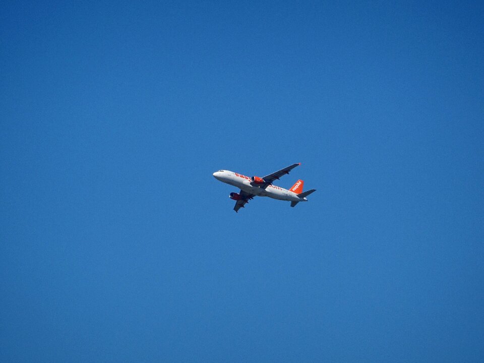 Airliner air traffic travel
