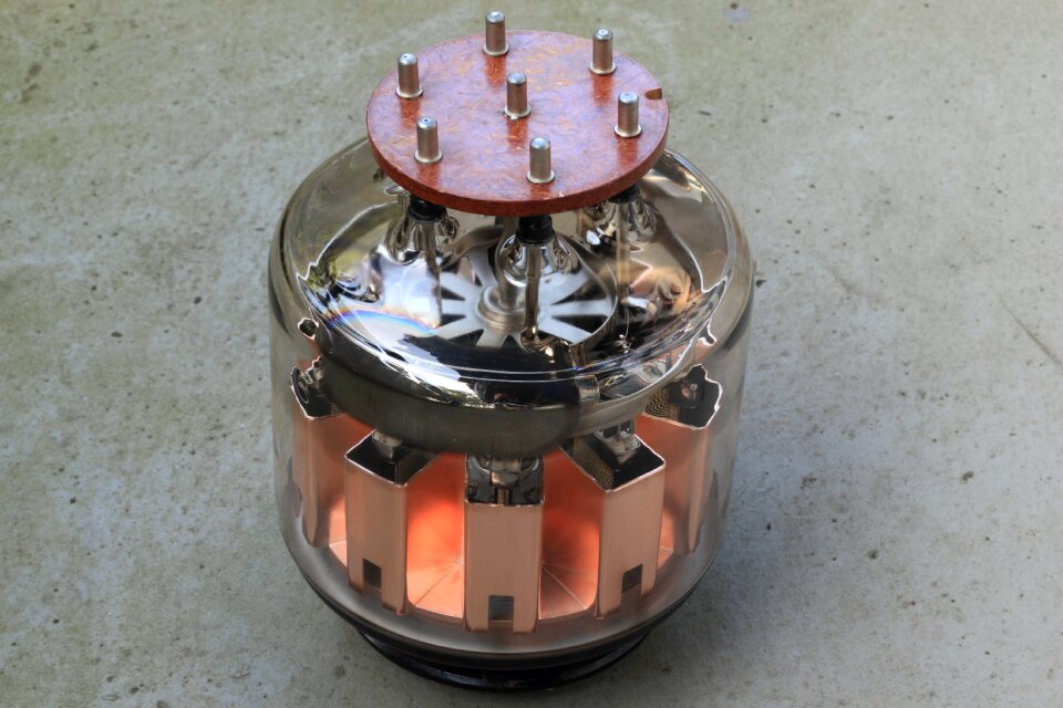Vacuum modulator tetrode