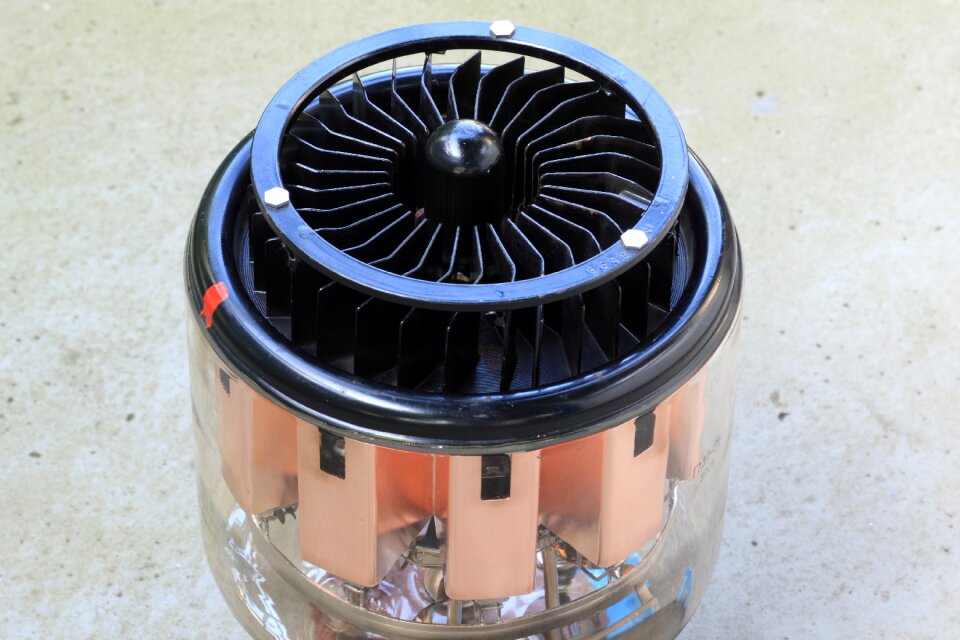 Vacuum modulator tetrode
