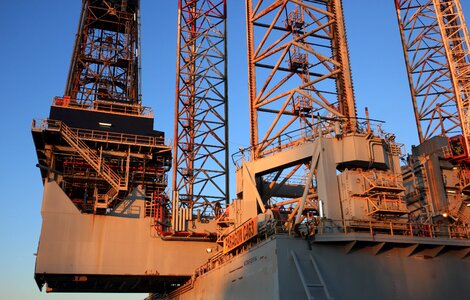 Rig offshore oil