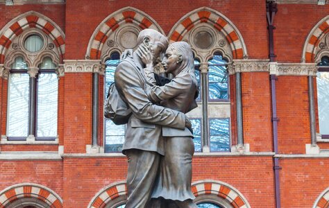 Couple statue bronze