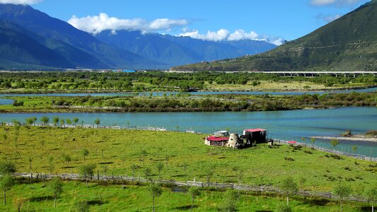 Niyang river tourism the scenery