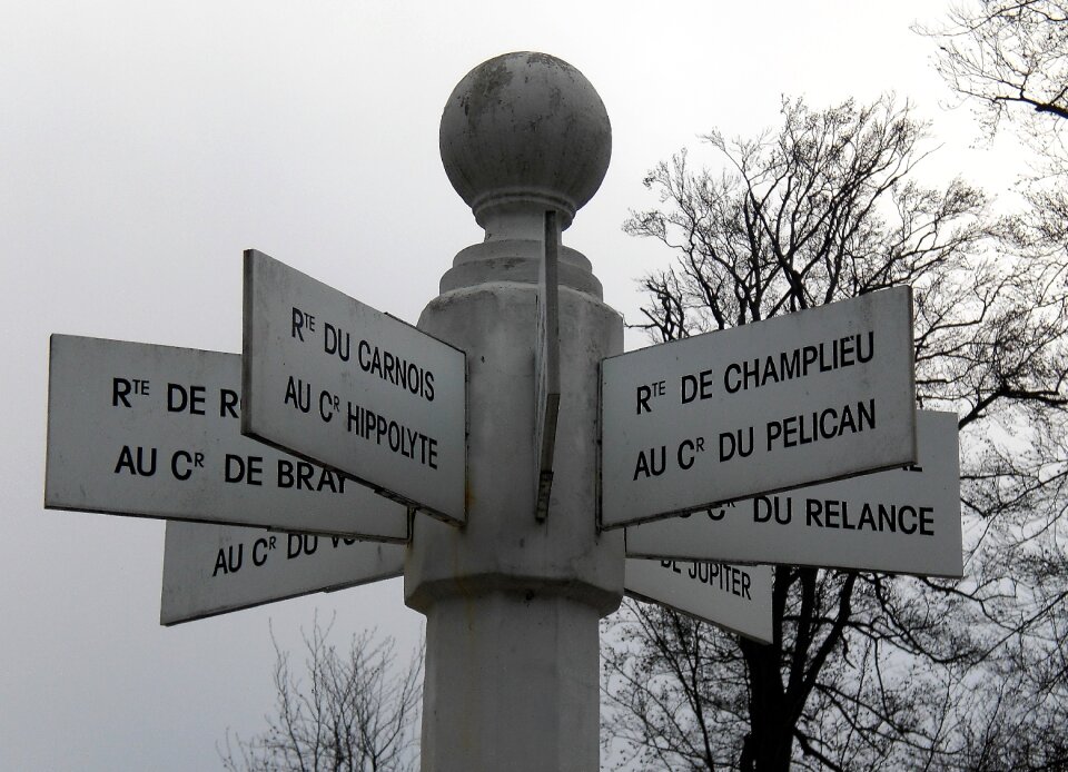 Black white route navigation