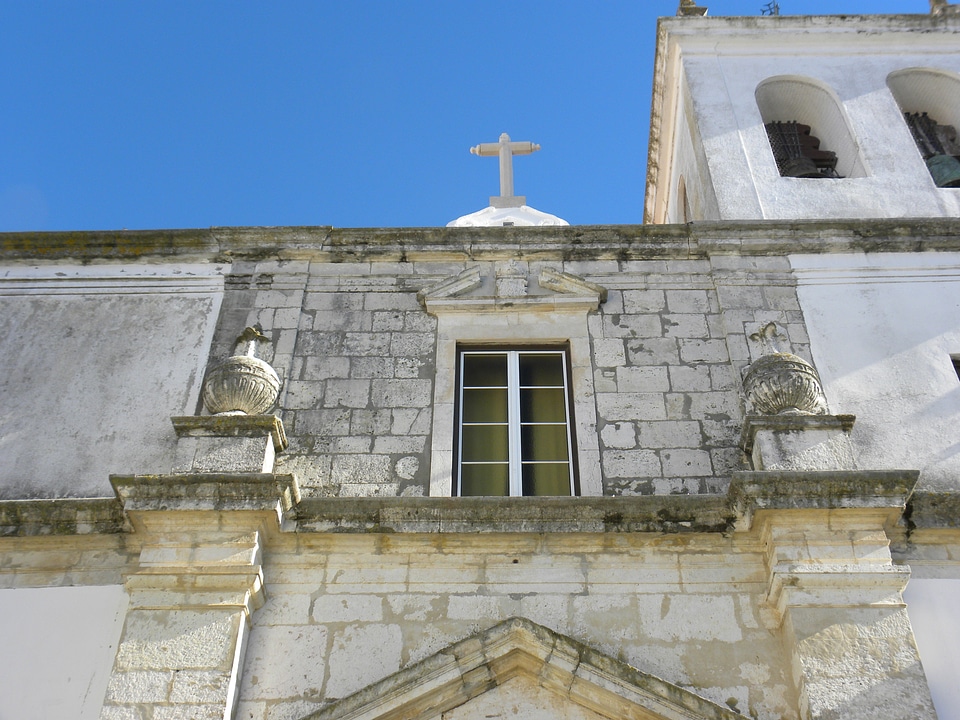 Structure building pilasters