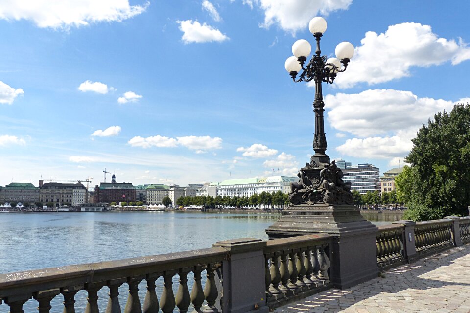 Big city binnenalster skyline