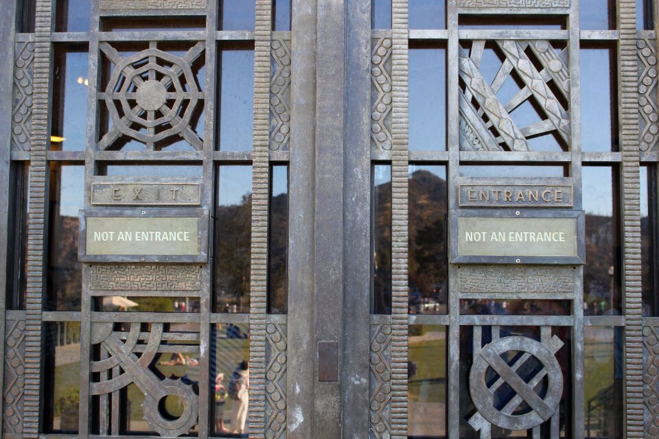Open door door entrance