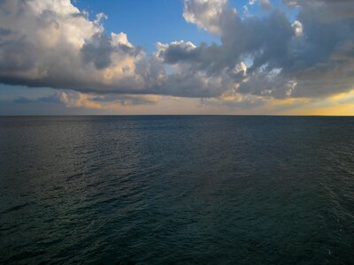 Coral reefs sea horizon photo